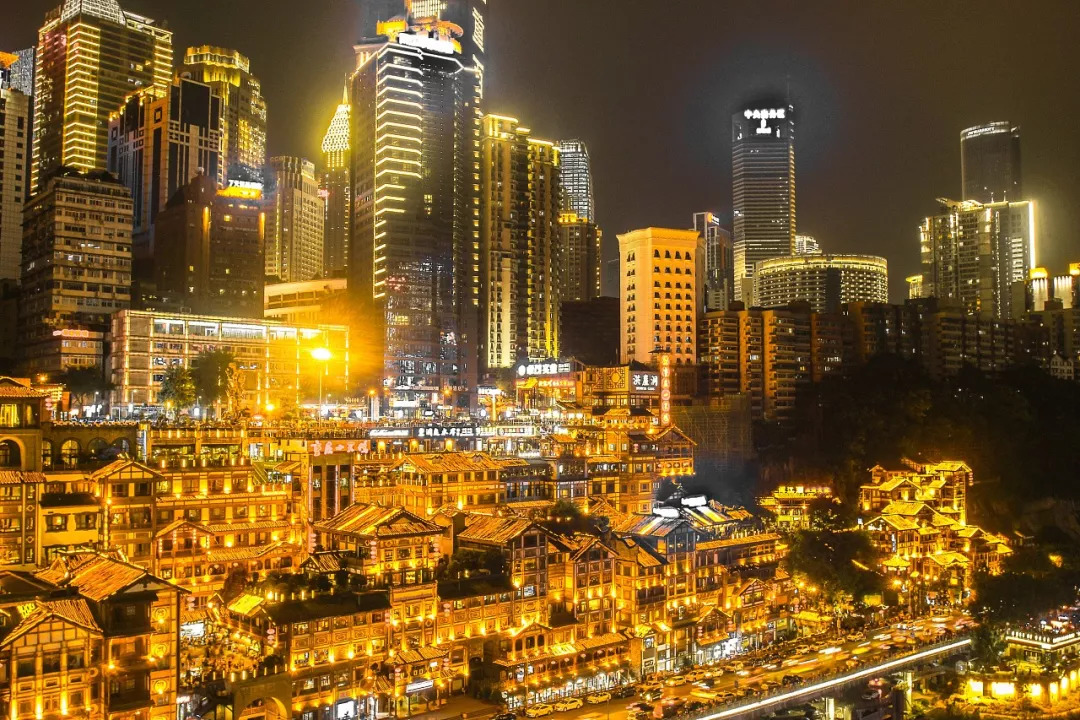 山城奇迹，重庆自信与成就的交响曲